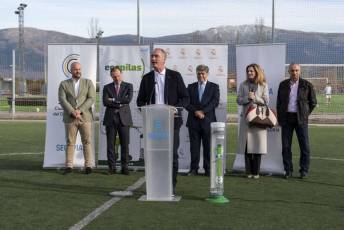 Fotogalería Visita Emilio Butragueño a la Escuela de la Fundación Real Madrid Ecopilas 3 Fundación Real Madrid Butragueño