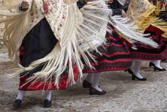 El baile de gala cierra las fiestas de Santa Águeda. Misa y Cambio de Monteras Santa Águeda en Zamarramala 14 Santa Agueda en Zamarramala