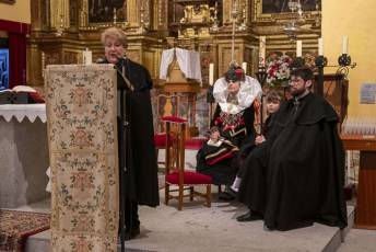 El baile de gala cierra las fiestas de Santa Águeda. Misa y Cambio de Monteras Santa Águeda en Zamarramala 43 Santa Agueda en Zamarramala