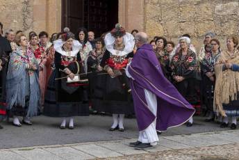 El baile de gala cierra las fiestas de Santa Águeda. Misa y Cambio de Monteras Santa Águeda en Zamarramala 22 Santa Agueda en Zamarramala