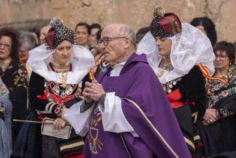 El baile de gala cierra las fiestas de Santa Águeda. Misa y Cambio de Monteras Santa Águeda en Zamarramala 8 Santa Agueda en Zamarramala