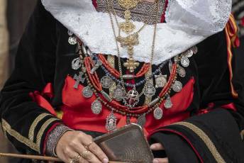 El baile de gala cierra las fiestas de Santa Águeda. Misa y Cambio de Monteras Santa Águeda en Zamarramala 42 Santa Agueda en Zamarramala