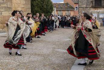 El baile de gala cierra las fiestas de Santa Águeda. Misa y Cambio de Monteras Santa Águeda en Zamarramala 35 Santa Agueda en Zamarramala
