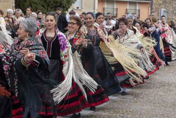 El baile de gala cierra las fiestas de Santa Águeda. Misa y Cambio de Monteras Santa Águeda en Zamarramala 21 Santa Agueda en Zamarramala
