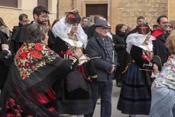 El baile de gala cierra las fiestas de Santa Águeda. Misa y Cambio de Monteras Santa Águeda en Zamarramala 6 Santa Agueda en Zamarramala