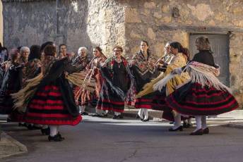 El baile de gala cierra las fiestas de Santa Águeda. Misa y Cambio de Monteras Santa Águeda en Zamarramala 31 Santa Agueda en Zamarramala