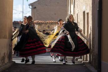 El baile de gala cierra las fiestas de Santa Águeda. Misa y Cambio de Monteras Santa Águeda en Zamarramala 5 Santa Agueda en Zamarramala