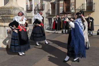 El baile de gala cierra las fiestas de Santa Águeda. Misa y Cambio de Monteras Santa Águeda en Zamarramala 26 Santa Agueda en Zamarramala