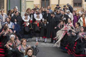 El baile de gala cierra las fiestas de Santa Águeda. Misa y Cambio de Monteras Santa Águeda en Zamarramala 16 Santa Agueda en Zamarramala