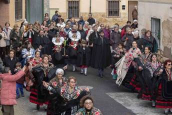 El baile de gala cierra las fiestas de Santa Águeda. Misa y Cambio de Monteras Santa Águeda en Zamarramala 40 Santa Agueda en Zamarramala