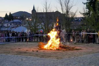 Fotogalería Concurso de Cintas de Fuego y Antorchas en El Espinar 6 Concurso de Cintas de Fuego en El Espinar