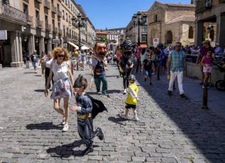 Fotogalería Gigantes y Cabezudos Festivalito San Juan 69 Gigantes y Cabezudos en Segovia