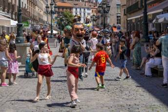Fotogalería Gigantes y Cabezudos Festivalito San Juan 45 Gigantes y Cabezudos en Segovia