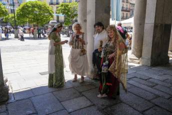Fotogalería Gigantes y Cabezudos Festivalito San Juan 24 Gigantes y Cabezudos en Segovia