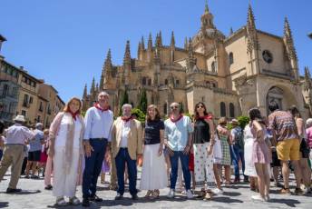 Fotogalería Gigantes y Cabezudos Festivalito San Juan 14 Gigantes y Cabezudos en Segovia
