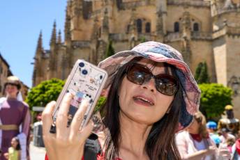 Fotogalería Gigantes y Cabezudos Festivalito San Juan 6 Gigantes y Cabezudos en Segovia