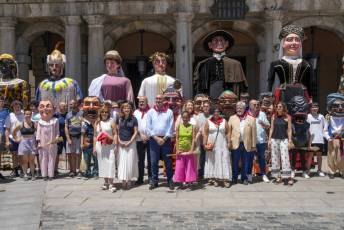 Fotogalería Gigantes y Cabezudos Festivalito San Juan 30 Gigantes y Cabezudos en Segovia