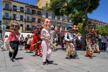 Fotogalería Gigantes y Cabezudos Festivalito San Juan 59 Gigantes y Cabezudos en Segovia