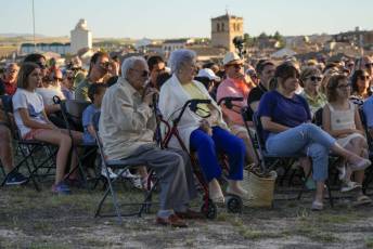 Fotogalería Escenario Patrimonio "El informe de Nora" Compañía La Bulé 19 Espectáculo El informe de Nora Compañía La Bulé