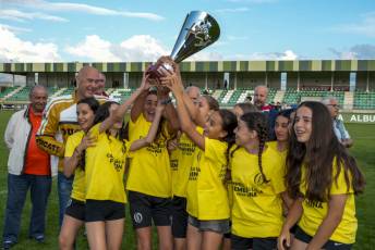 Fotogalería Final Copa Delegación Carbonero vs Villacastín. Entrega de Trofeos 96 Futbol Final Copa Delegación Carbonero vs Villacastín