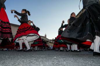 Fotogalería 40 Aniversario Recuperación Danzas Torre Val de San Pedro 9 40 Aniversario Danzas en Torre Val de San Pedro