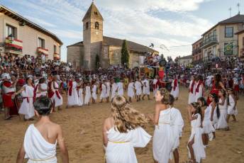 Fotogalería Desfile de Carrozas en Fuentepelayo 100 Desfile de Carrozas en Fuentepelayo