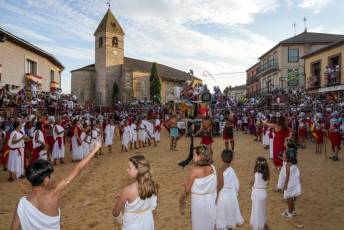 Fotogalería Desfile de Carrozas en Fuentepelayo 141 Desfile de Carrozas en Fuentepelayo