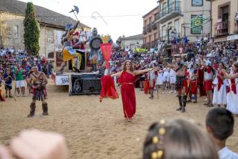 Fotogalería Desfile de Carrozas en Fuentepelayo 105 Desfile de Carrozas en Fuentepelayo