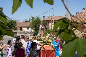 Fotogalería Misa y Procesión Nuestra Señora del Rosario en Ortigosa del Monte 32 Misa y Procesión Nuestra Señora del Rosario en Ortigosa del Mo