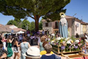 Fotogalería Misa y Procesión Nuestra Señora del Rosario en Ortigosa del Monte 8 Misa y Procesión Nuestra Señora del Rosario en Ortigosa del Mo