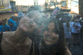 Fotogalería Pregón y Desfile de Peñas Barrio San Lorenzo 65 Pregón Fiestas Barrio San Lorenzo