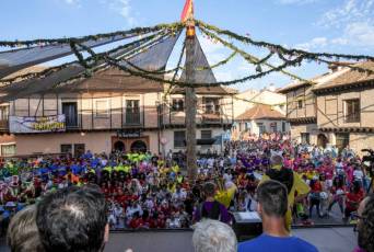 Fotogalería Pregón y Desfile de Peñas Barrio San Lorenzo 73 Pregón Fiestas Barrio San Lorenzo