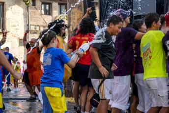 Fotogalería Pregón y Desfile de Peñas Barrio San Lorenzo 58 Pregón Fiestas Barrio San Lorenzo