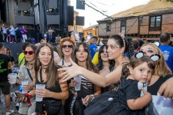 Fotogalería Pregón y Desfile de Peñas Barrio San Lorenzo 69 Pregón Fiestas Barrio San Lorenzo