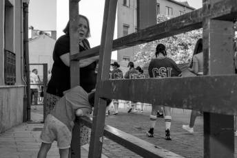 Fotogalería Pregón y Desfile de Peñas Barrio San Lorenzo 68 Pregón Fiestas Barrio San Lorenzo
