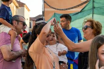 Fotogalería Pregón y Desfile de Peñas Barrio San Lorenzo 44 Pregón Fiestas Barrio San Lorenzo
