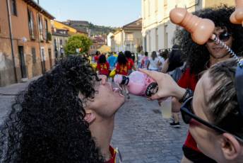Fotogalería Pregón y Desfile de Peñas Barrio San Lorenzo 46 Pregón Fiestas Barrio San Lorenzo