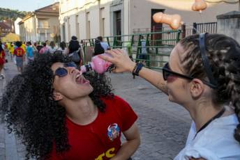 Fotogalería Pregón y Desfile de Peñas Barrio San Lorenzo 38 Pregón Fiestas Barrio San Lorenzo