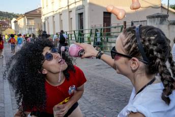 Fotogalería Pregón y Desfile de Peñas Barrio San Lorenzo 74 Pregón Fiestas Barrio San Lorenzo