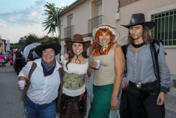 Fotogalería Desfile de Carrozas y Pregón Fiestas en Hontanares de Eresma 29 Pregón Fiestas en Hontanares de Eresma