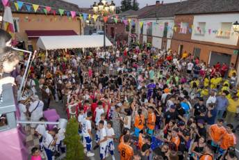 Fotogalería Desfile de Carrozas y Pregón Fiestas en Hontanares de Eresma 57 Pregón Fiestas en Hontanares de Eresma