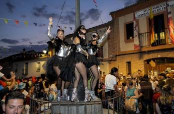 Fotogalería Desfile de Carrozas y Pregón Fiestas en Hontanares de Eresma 5 Pregón Fiestas en Hontanares de Eresma