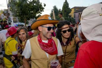 Fotogalería Pregón Fiestas y Desfile de Peñas en La Granja de San Ildefonso 6 Pregón Fiestas y Desfile de Peñas en La Granja