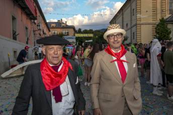 Fotogalería Pregón Fiestas y Desfile de Peñas en La Granja de San Ildefonso 87 Pregón Fiestas y Desfile de Peñas en La Granja