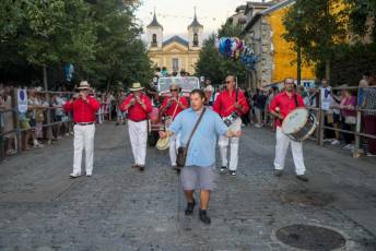 Fotogalería Pregón Fiestas y Desfile de Peñas en La Granja de San Ildefonso 74 Pregón Fiestas y Desfile de Peñas en La Granja