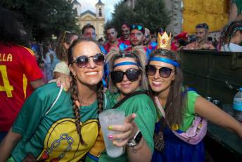Fotogalería Pregón Fiestas y Desfile de Peñas en La Granja de San Ildefonso 92 Pregón Fiestas y Desfile de Peñas en La Granja