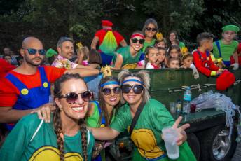 Fotogalería Pregón Fiestas y Desfile de Peñas en La Granja de San Ildefonso 95 Pregón Fiestas y Desfile de Peñas en La Granja