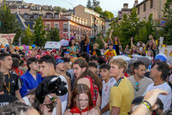Fotogalería Pregón Fiestas y Desfile de Peñas en La Granja de San Ildefonso 8 Pregón Fiestas y Desfile de Peñas en La Granja