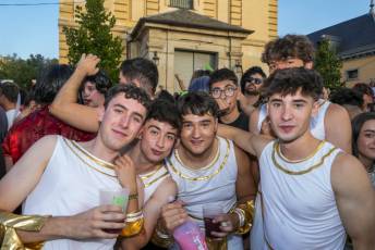 Fotogalería Pregón Fiestas y Desfile de Peñas en La Granja de San Ildefonso 38 Pregón Fiestas y Desfile de Peñas en La Granja