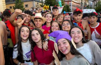 Fotogalería Pregón Fiestas y Desfile de Peñas en La Granja de San Ildefonso 88 Pregón Fiestas y Desfile de Peñas en La Granja